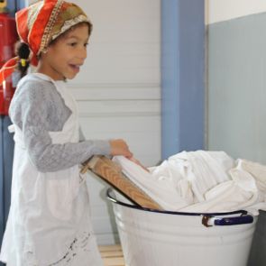 Leonie als Waschfrau